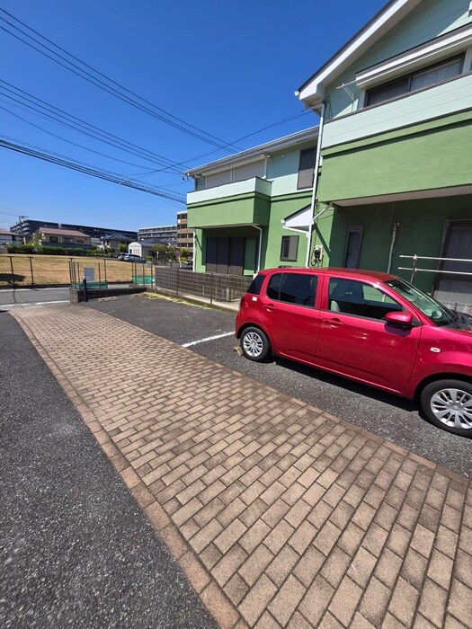 物件外観写真5　(駐車場)