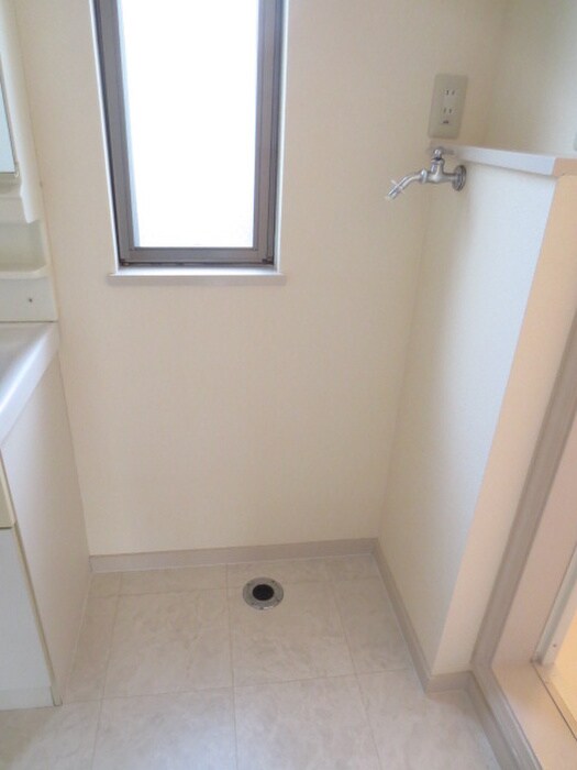 物件内観写真15　(洗濯機置場)