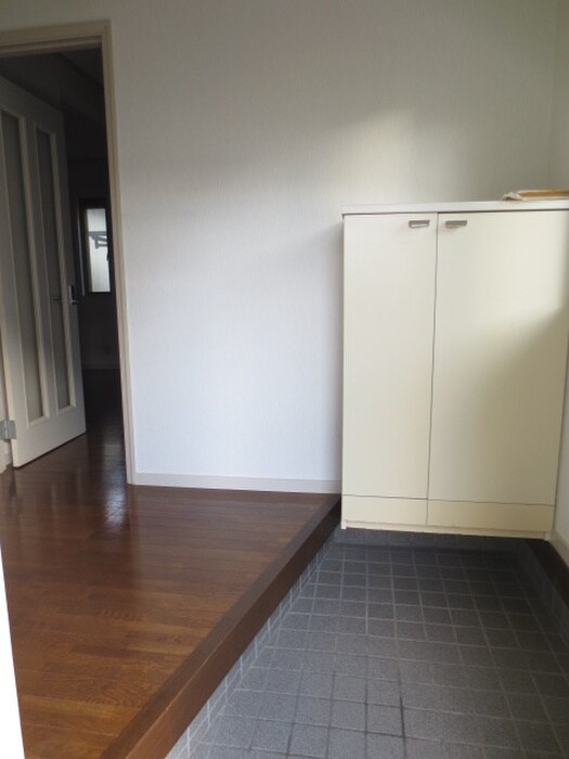 物件内観写真16　(玄関)