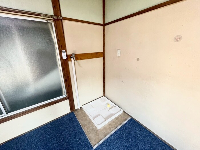 物件内観写真10　(洗濯機置場)