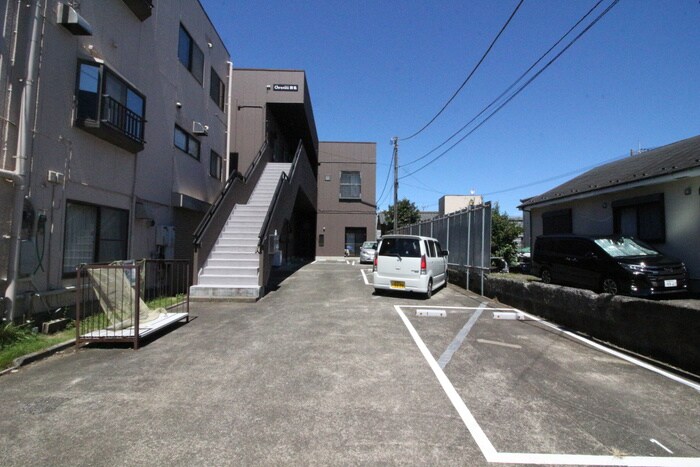 物件外観写真3　(駐車場)