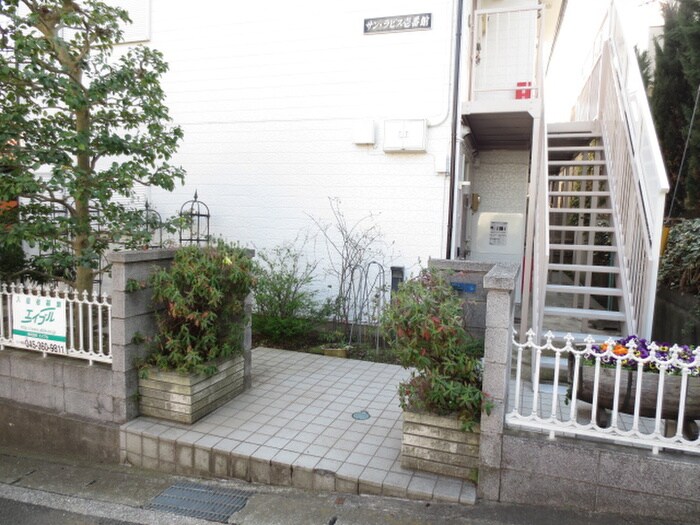 物件外観写真4　(エントランス部分)