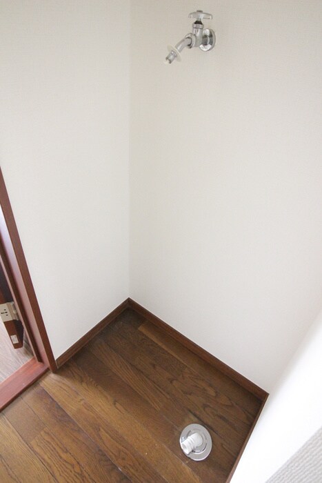 物件内観写真13　(洗濯機置場)