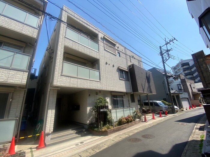 物件外観写真1　(エントランス部分)