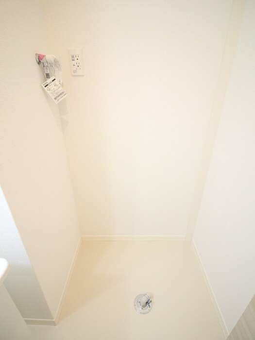 物件内観写真11　(洗濯機置場)