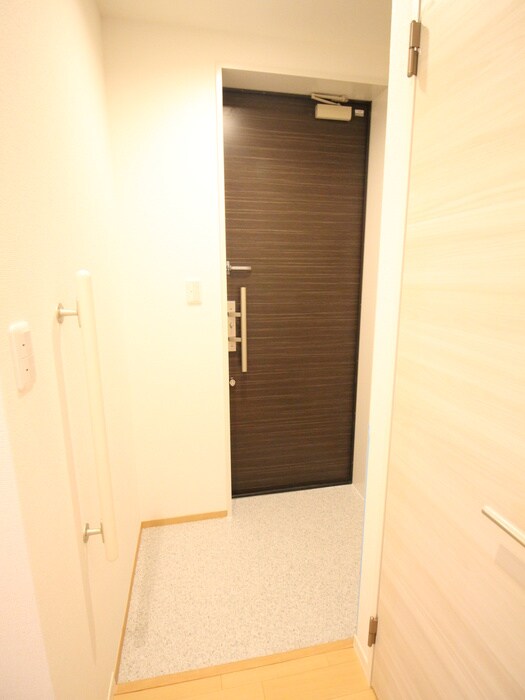 物件内観写真16　(玄関)