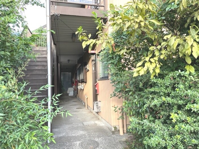 物件外観写真4　(エントランス部分)