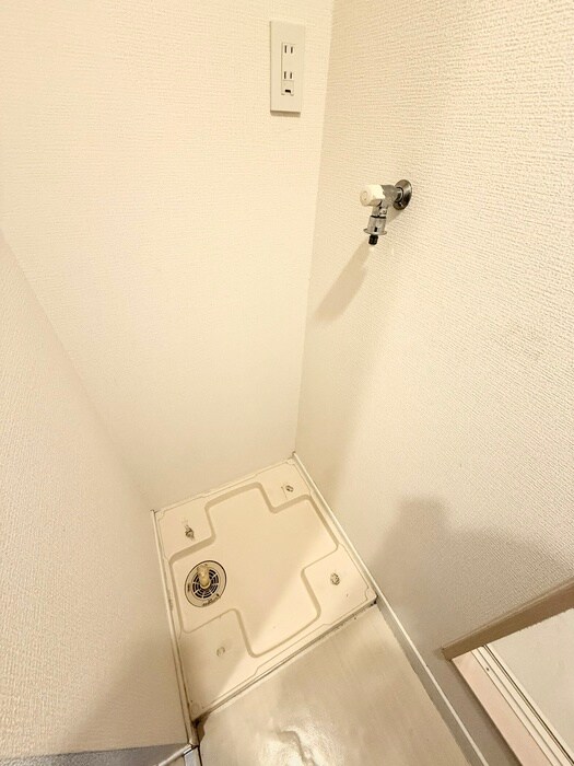 物件内観写真12　(洗濯機置場)