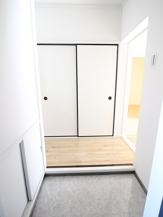物件内観写真15　(玄関)