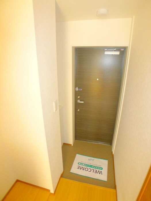物件内観写真16　(玄関)