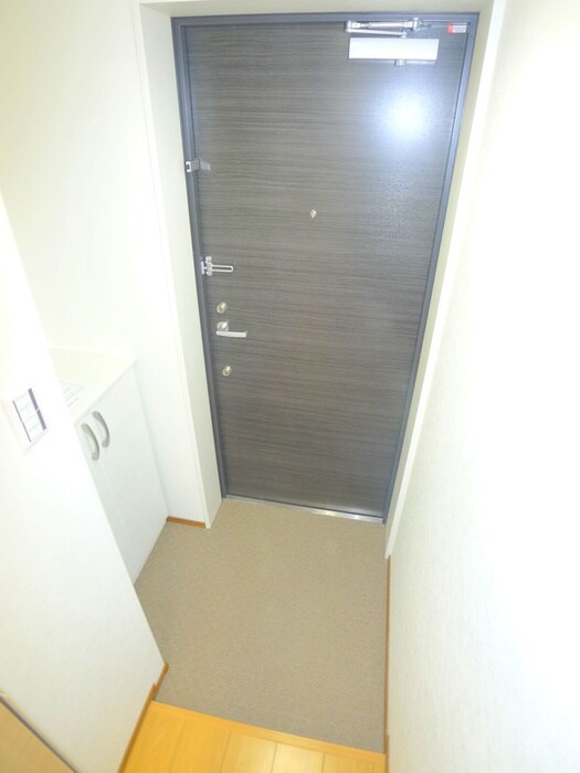 物件内観写真16　(玄関)