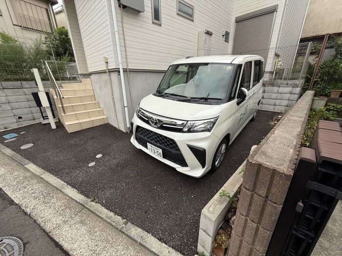 物件外観写真6　(駐車場)