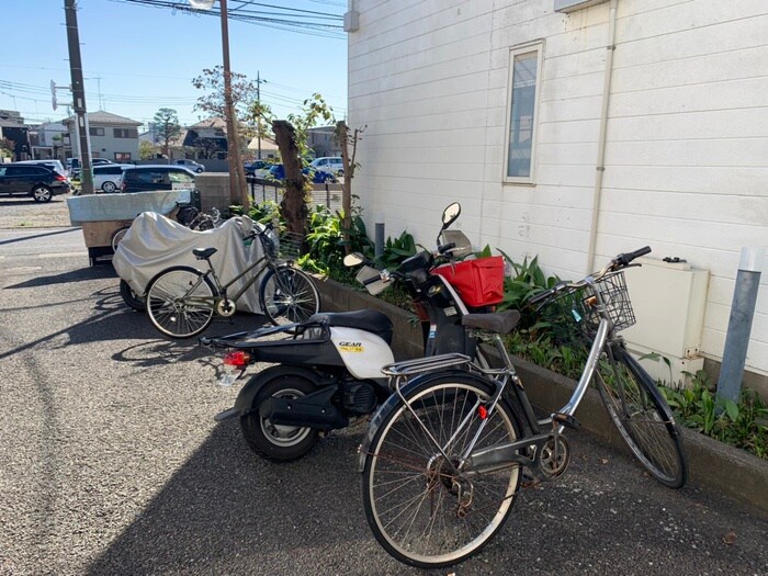 物件外観写真3　(駐輪場)