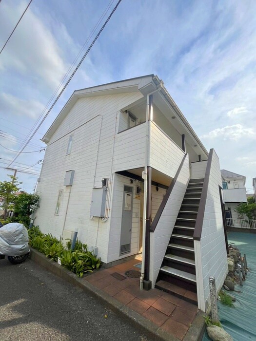 物件外観写真4　(エントランス部分)