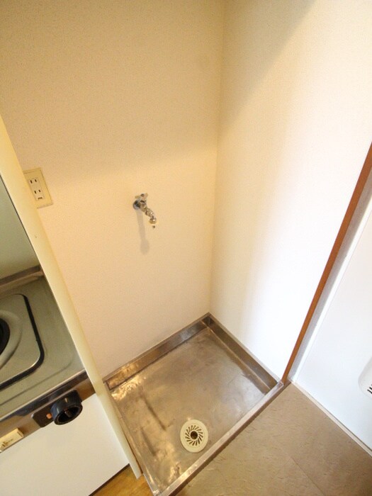 物件内観写真16　(洗濯機置場)