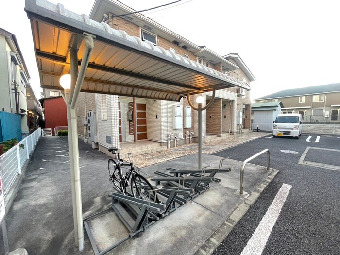 物件外観写真3　(駐輪場)