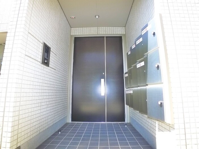 物件外観写真5　(エントランス部分)