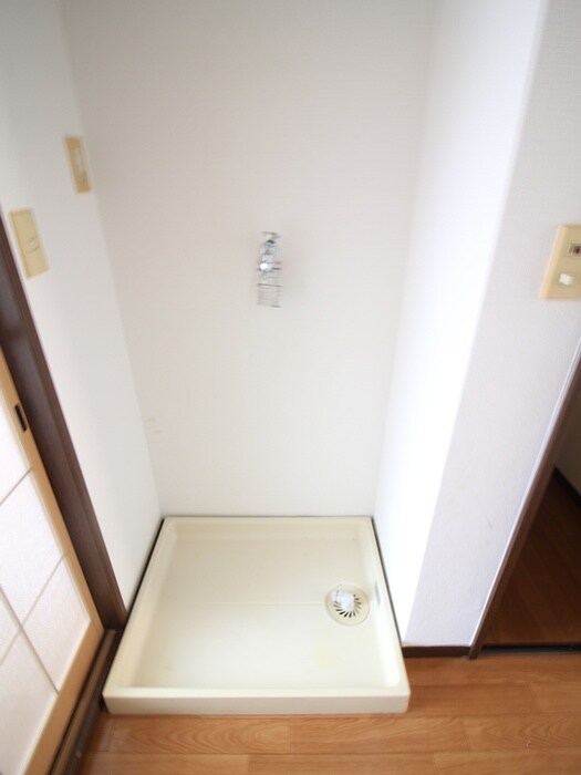 物件内観写真13　(洗濯機置場)