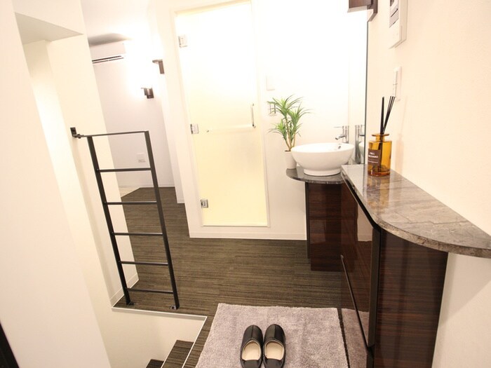 物件内観写真15　(玄関)