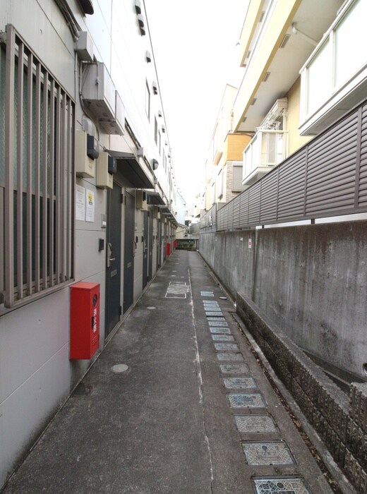 物件外観写真3　(エントランス部分)