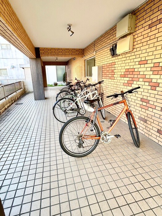 物件外観写真3　(駐輪場)