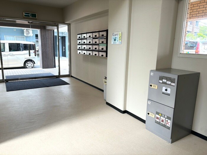 物件外観写真4　(エントランス部分)