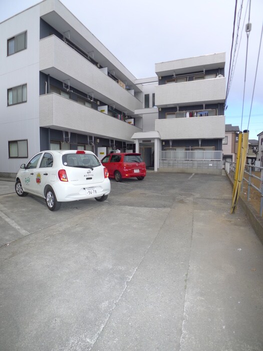 物件外観写真6　(駐車場)