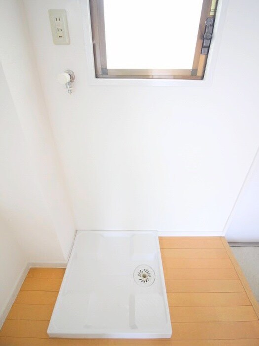 物件内観写真14　(洗濯機置場)