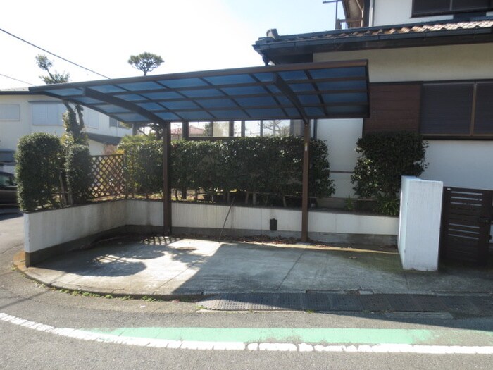 物件外観写真6　(駐車場)