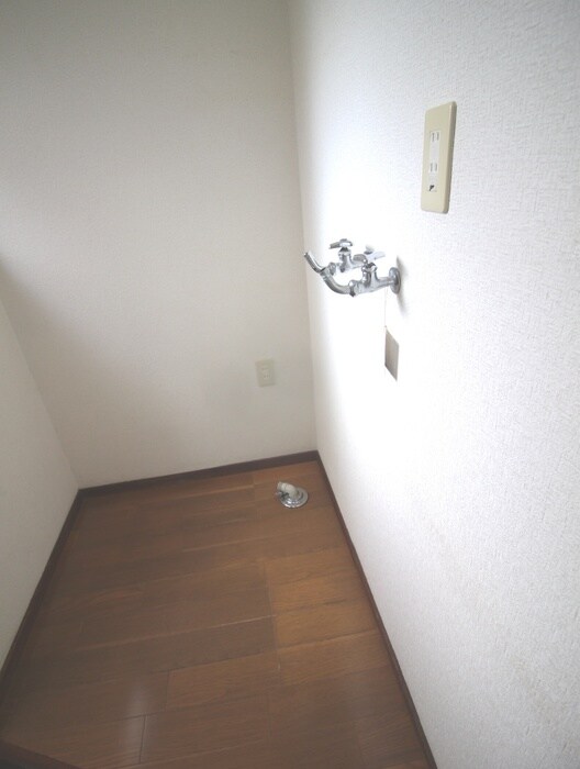 物件内観写真15　(洗濯機置場)