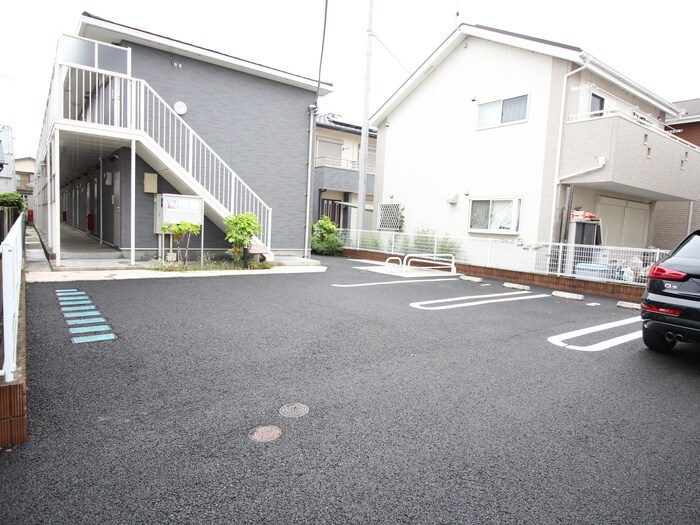 物件外観写真2　(駐車場)