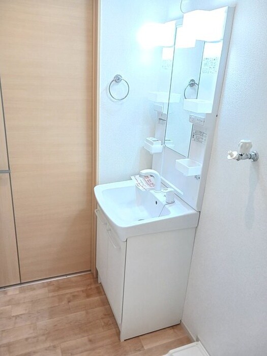 物件内観写真8　(洗面)