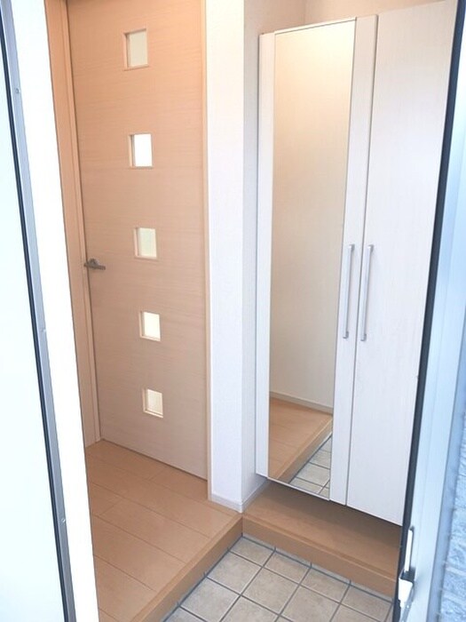 物件内観写真15　(玄関)