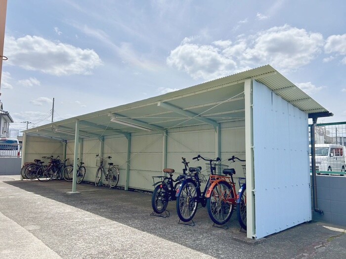 物件外観写真4　(駐輪場)