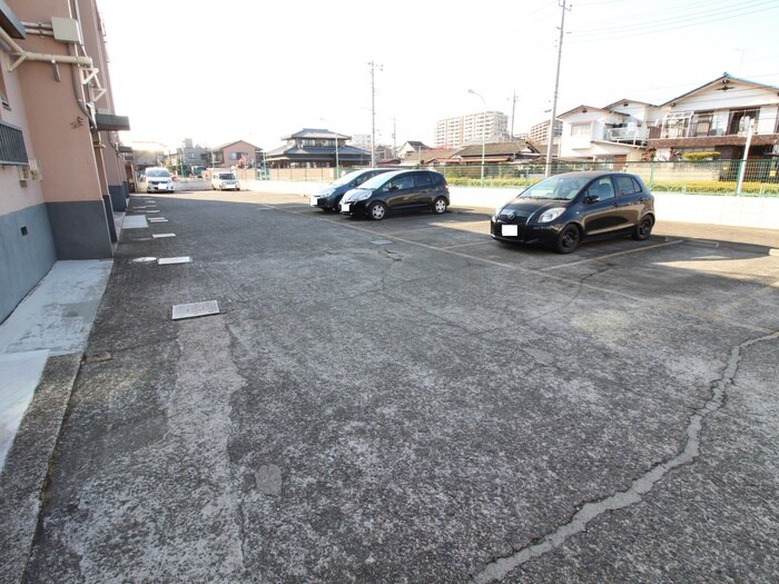 物件外観写真5　(駐車場)