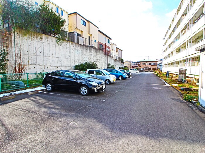 物件外観写真3　(駐車場)