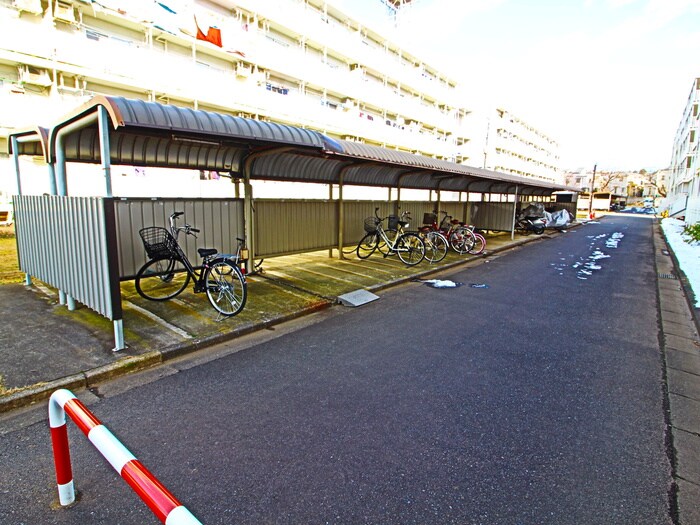 物件外観写真4　(駐輪場)