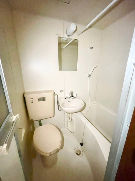 日吉ビルのバス