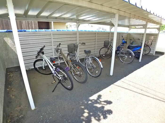 物件外観写真6　(駐輪場)