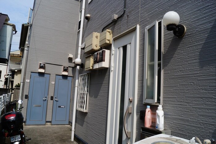 物件外観写真3　(エントランス部分)