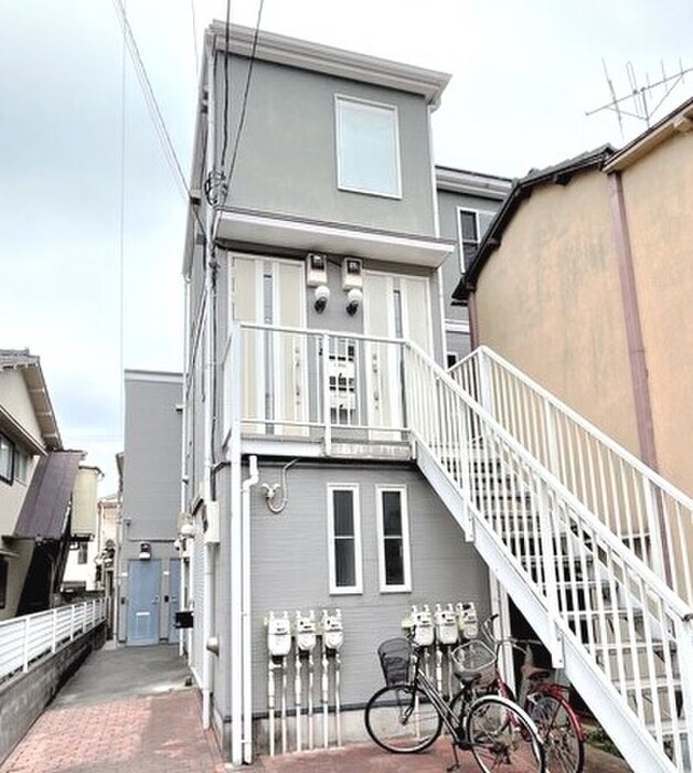 物件外観写真5　(エントランス部分)