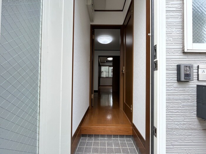 物件内観写真11　(玄関)