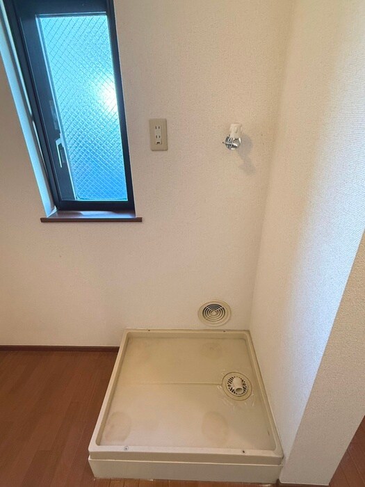 物件内観写真15　(洗濯機置場)