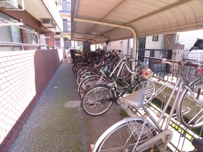 物件外観写真4　(駐輪場)