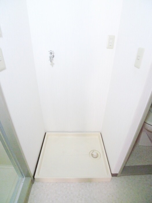 物件内観写真12　(洗濯機置場)