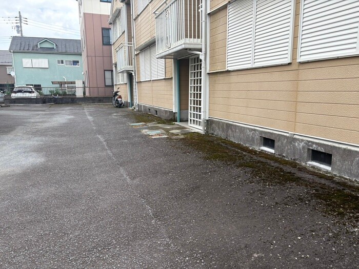 物件外観写真6　(駐車場)