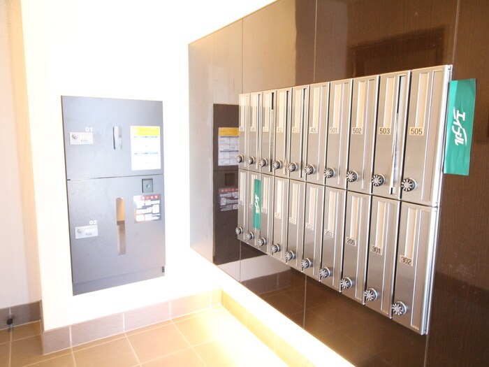 物件外観写真5　(エントランス部分)