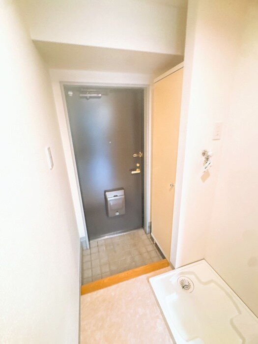 物件内観写真18　(玄関)