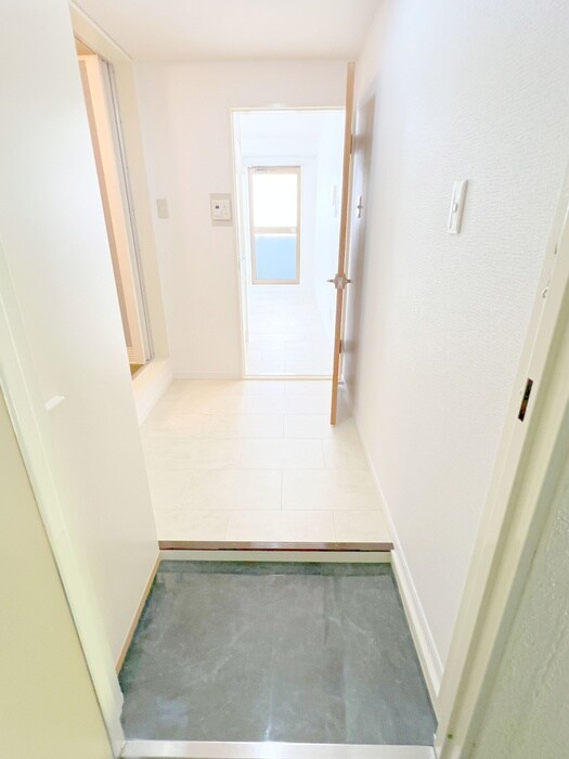 物件内観写真18　(玄関)
