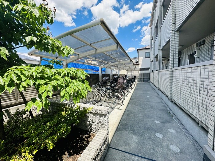 物件外観写真2　(駐輪場)